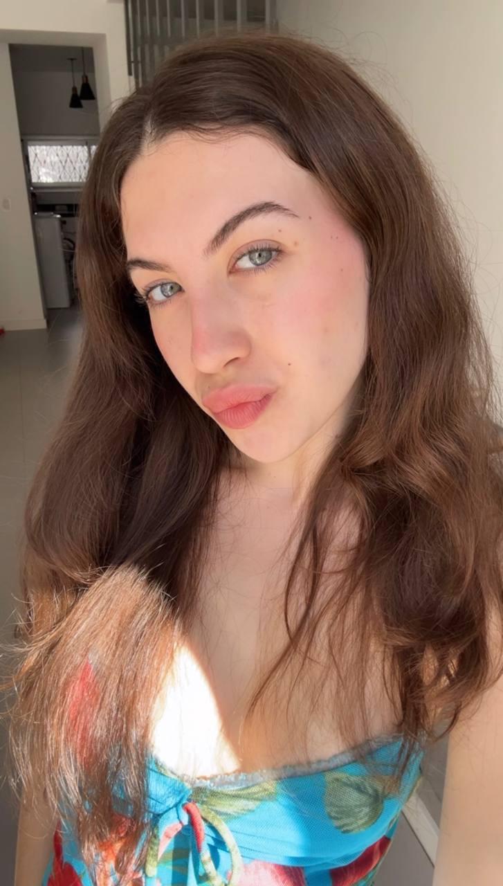 Nude girl Amber in Singapore