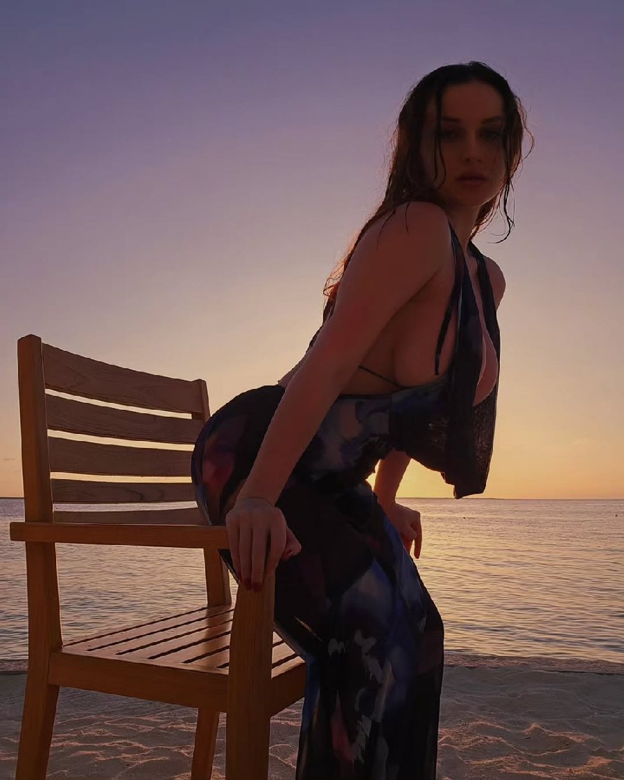 Sexy girl Miranda Faith nude in Singapore