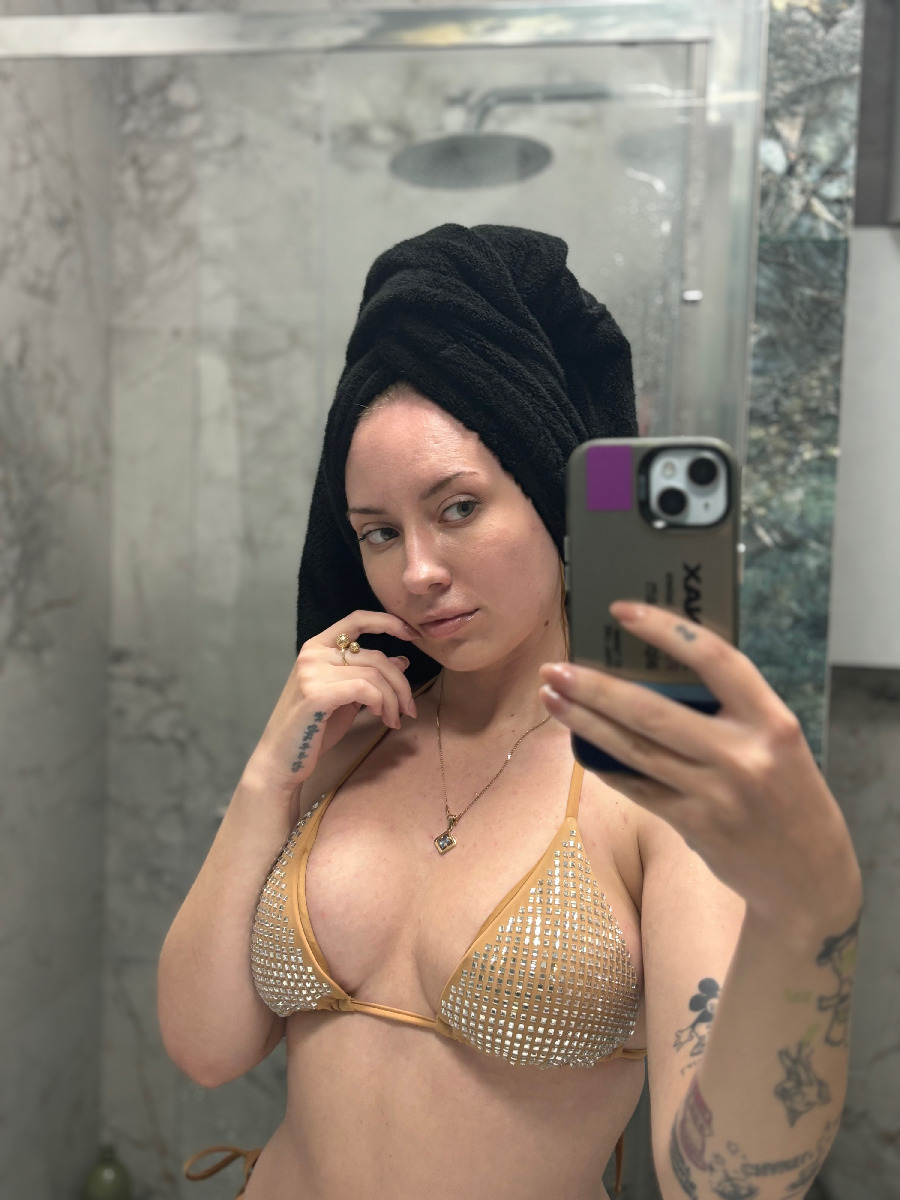 Nude girl KateV in Singapore