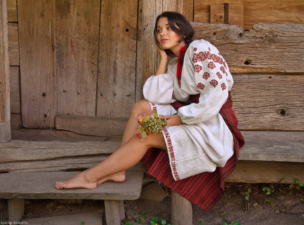 Fresh photos, fresh mood — Women in Slavic costumes online in Singapore