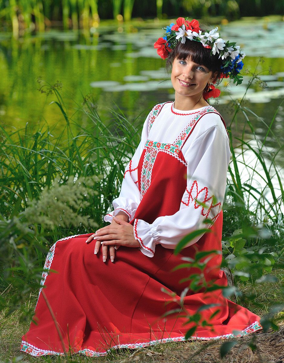 Beautiful girl Girls in Slavic costumes in Singapore